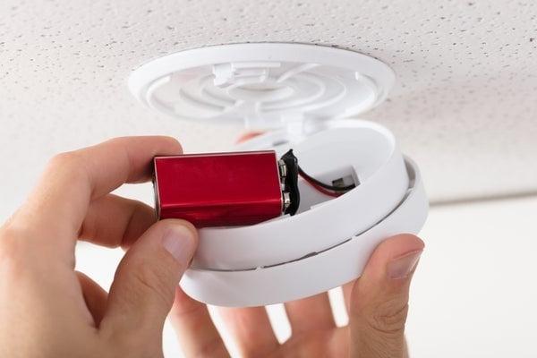 New battery in smoke detector 